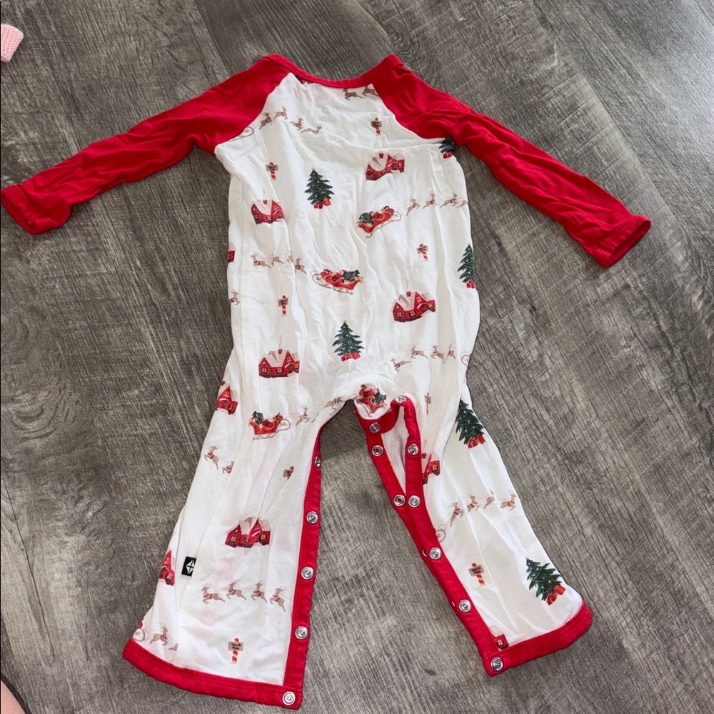 Kyte BABY Red and White Holiday Onesie 6-12M - Picture 4 of 4